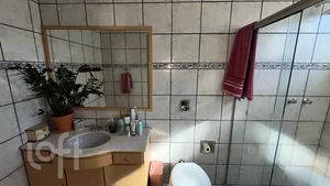 Image 21 - 884969