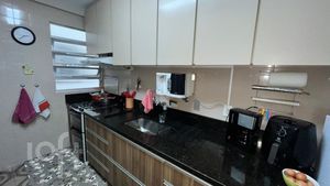 Image 5 - 884969