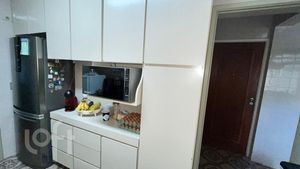 Image 6 - 884969