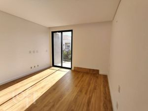 Image 6 - 884970