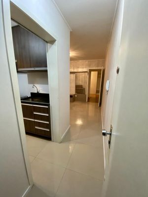 Image 4 - 884974