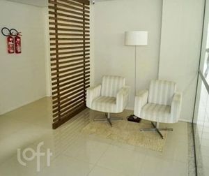 Image 11 - 884978