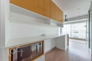 Image 11 - 884979