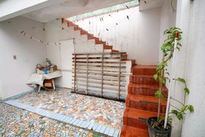 Image 30 - 884990