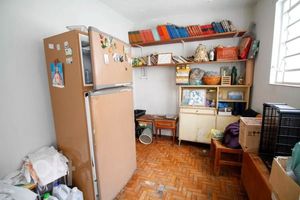 Image 31 - 884990
