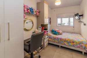 Image 6 - 885001