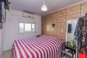 Image 9 - 885001