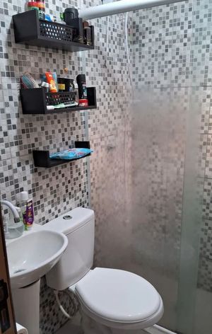 Image 5 - 885001