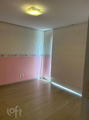Image 8 - 885002