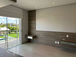Image 11 - 885002