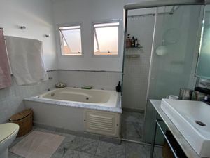 Image 19 - 885014
