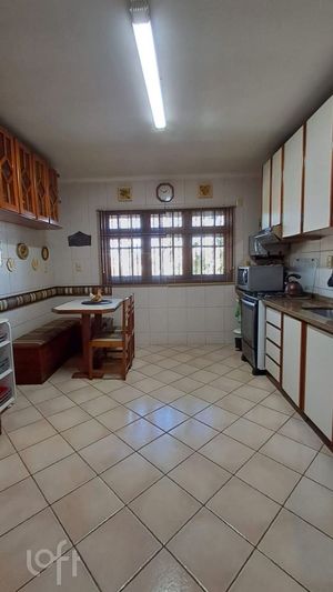 Image 6 - 885015