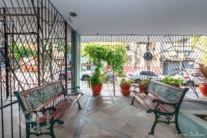 Image 18 - 885018