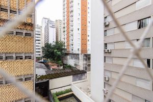 Image 10 - 885020