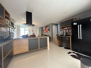 Image 44 - 885026