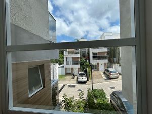Image 17 - 885026