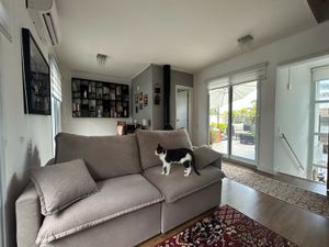 Image 13 - 885026