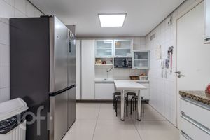 Image 9 - 885027