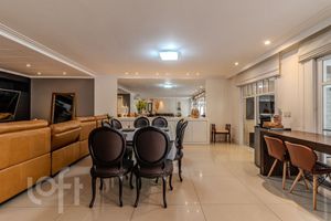 Image 7 - 885027