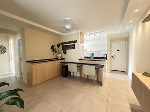 Image 9 - 885029