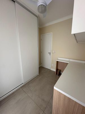 Image 15 - 885029