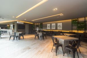 Image 9 - 885030