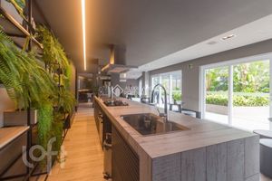 Image 11 - 885030