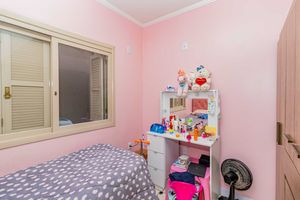 Image 9 - 885037