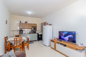 Image 4 - 885037