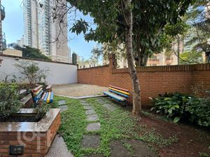 Image 29 - 885060