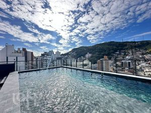 Image 18 - 885061