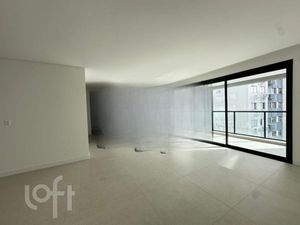 Image 4 - 885061
