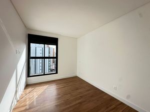 Image 6 - 885061