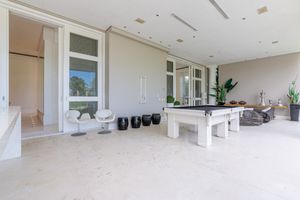 Image 9 - 885064