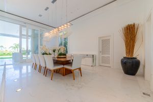 Image 19 - 885064