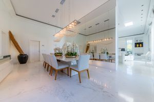 Image 23 - 885064