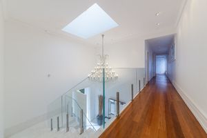 Image 39 - 885064