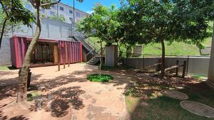 Image 11 - 885074