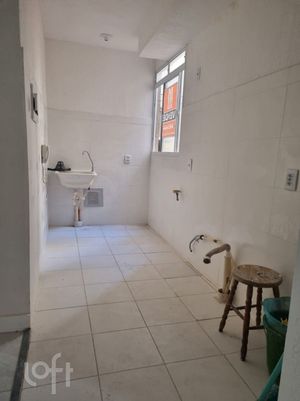 Image 1 - 885075