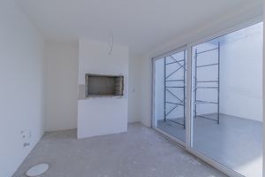 Image 4 - 885094