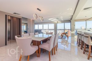 Image 9 - 885096