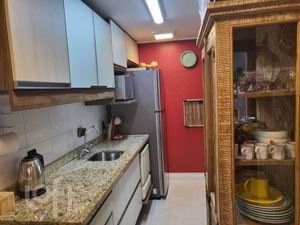 Image 5 - 885105