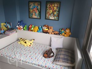 Image 10 - 885105