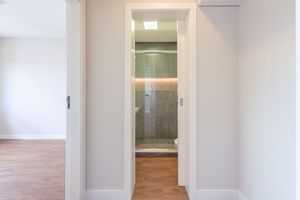 Image 9 - 885108