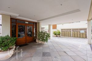 Image 19 - 885112