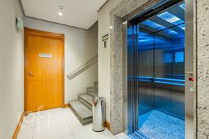 Image 17 - 885112