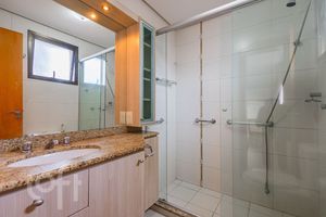 Image 8 - 885112