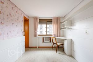 Image 10 - 885112