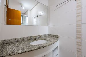 Image 12 - 885112