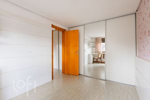 Image 11 - 885112